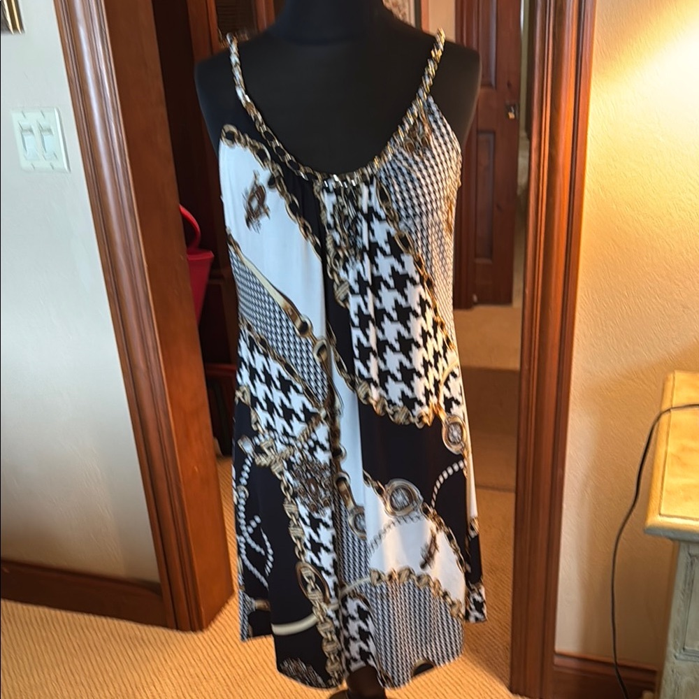 Chic Black and White Chain Print Dress